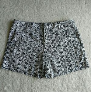 NWOT Banana Republic black & white shorts Sz 10